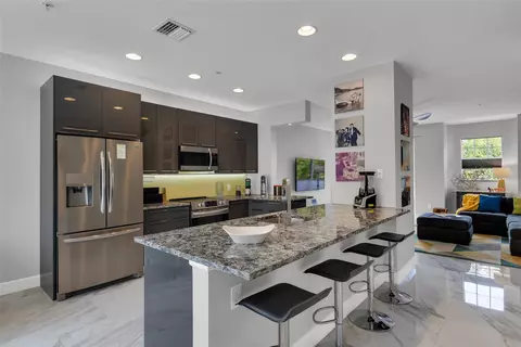 2725 NE 8th Ave #102, Wilton Manors, FL 33334