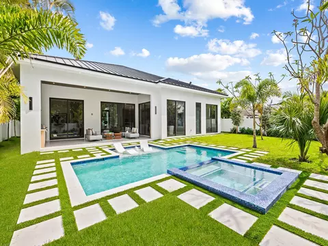 208 NE 23rd St, Wilton Manors, FL 33305