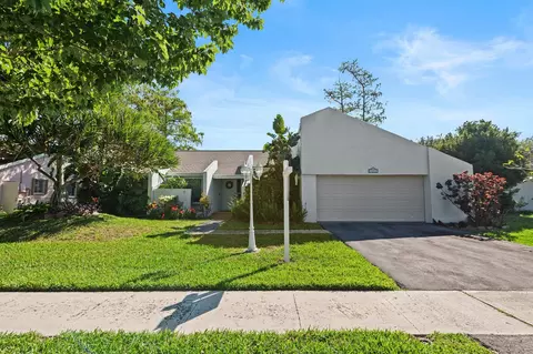 7053 NW 49th Ct, Lauderhill, FL 33319