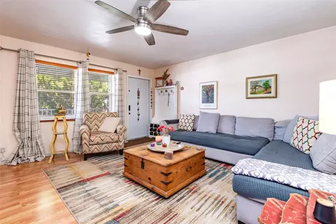 810 Lake Shore Dr #25, West Palm Beach, FL 33403