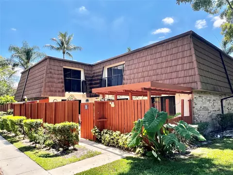 9150 SW 23rd St #B, Davie, FL 33324
