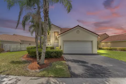 697 Sand Creek Cir, Weston, FL 33327