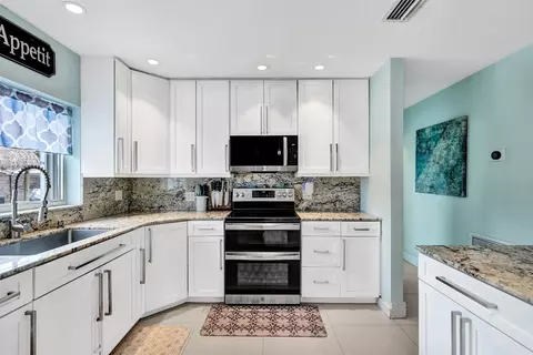 1296 SW 4th Ter, Pompano Beach, FL 33060