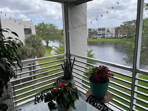 9330 Lagoon Pl #406, Davie, FL 33324