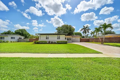 612 Orchid Dr, Plantation, FL 33317