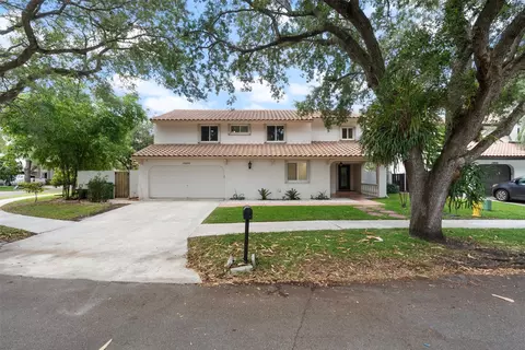12200 Garden Dr, Hollywood, FL 33026