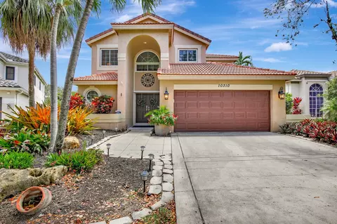 10310 Santiago St, Hollywood, FL 33026