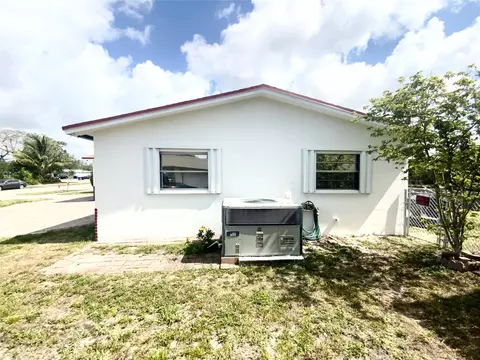 1104 Pinehurst, North Lauderdale, FL 33068 photo 3