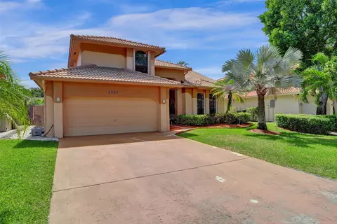 2565 Kerry Dr, Hollywood, FL 33026