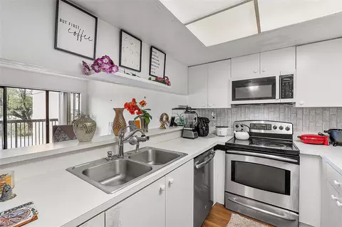 701 NW 19th St #202, Fort Lauderdale, FL 33311