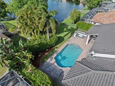 8943 NW 34th St, Hollywood, FL 33024