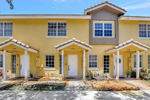 6907 Sienna Club Pl, Lauderhill, FL 33319