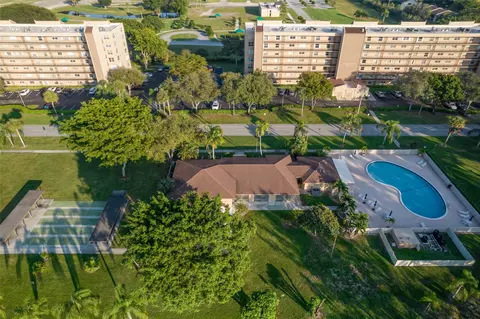 4550 NW 18th Ave #702, Pompano Beach, FL 33064
