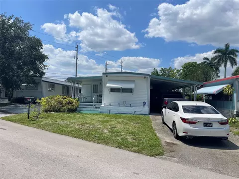 8581 SW 20th Pl, Davie, FL 33324