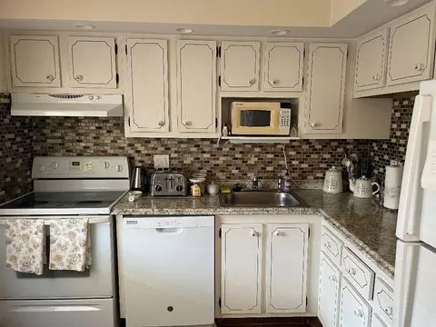 7410 NW 1st St #202, Margate, FL 33063