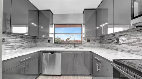 10433 Sunrise Lakes Blvd #409, Sunrise, FL 33322