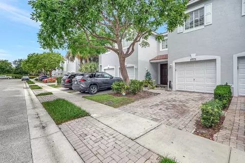 8713 Cypress Walk Ct, Tamarac, FL 33321