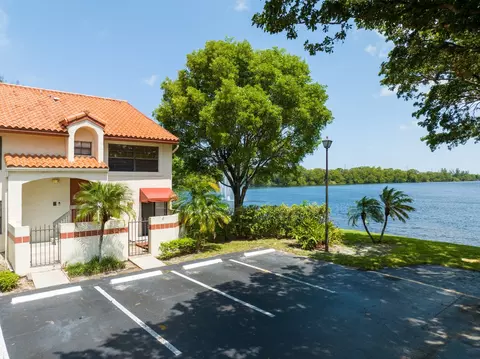 112 Liberty Ct #112, Deerfield Beach, FL 33442
