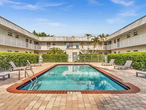2050 N Douglas Rd #211, Pembroke Pines, FL 33024