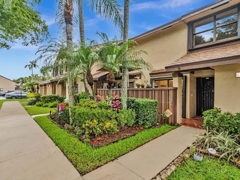 3950 Cocoplum Cir #D, Coconut Creek, FL 33063