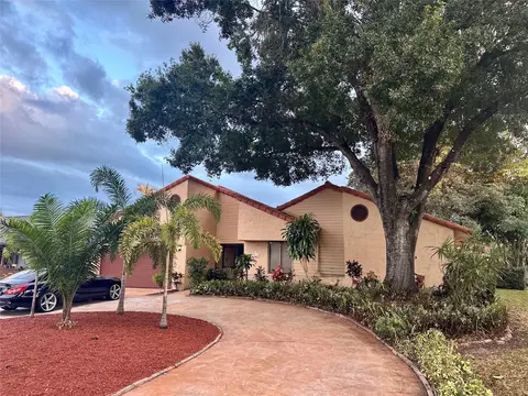 10998 NW 1st Mnr, Coral Springs, FL 33071