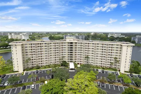3095 N Course Dr #807, Pompano Beach, FL 33069