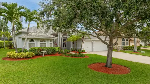 4940 Kensington Cir, Coral Springs, FL 33076