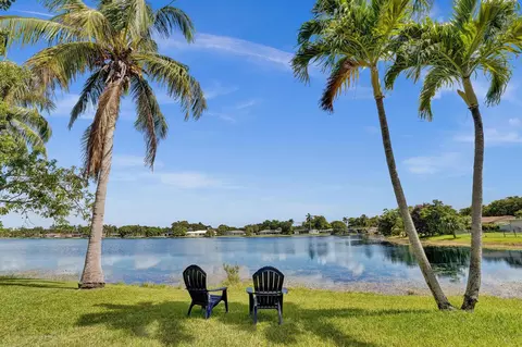 7011 SW 11th St, Plantation, FL 33317