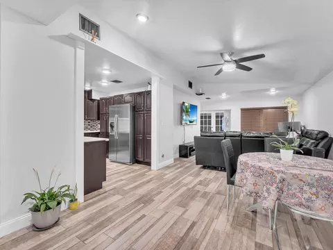 6022 NW 80th Ave, Tamarac, FL 33321
