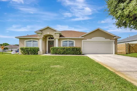 602 SW Mccracken Ave, Port Saint Lucie, FL 34953
