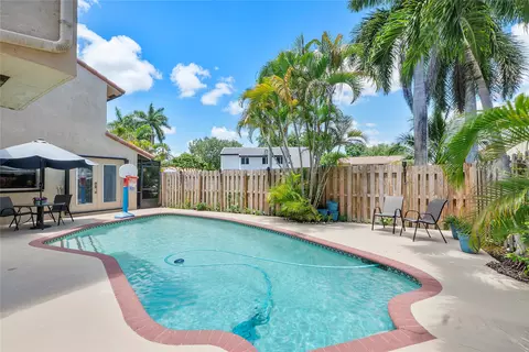 2920 E Aviary Dr, Hollywood, FL 33026 photo 2