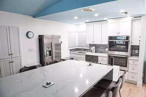 2506 NE 6th Ave, Wilton Manors, FL 33305
