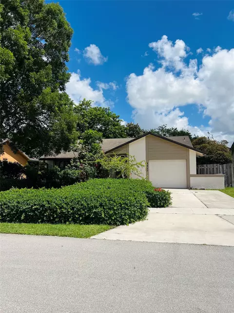 8867 SW 16th St, Boca Raton, FL 33433