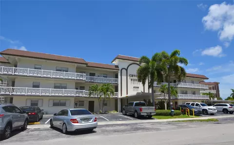 4200 Crystal Lake Dr #114, Pompano Beach, FL 33064