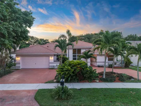 9101 N Southern Orchard Rd, Davie, FL 33328