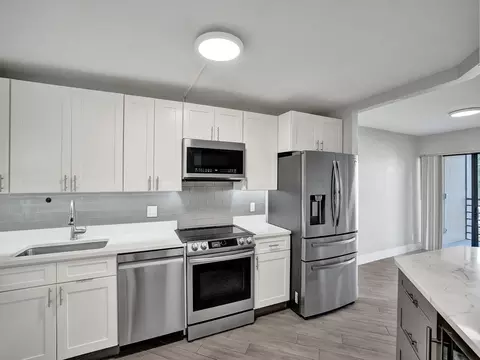 5851 E Camino Del Sol #305, Boca Raton, FL 33433