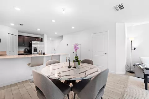6005 Woods Edge Cir, Riviera Beach, FL 33410