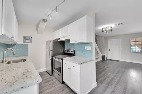 905 NE 28th St #202, Wilton Manors, FL 33334