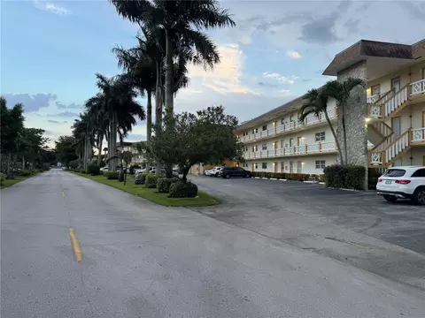 5111 W Oakland Park Blvd #307, Lauderdale Lakes, FL 33313