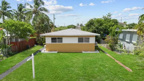 2212 Roosevelt St, Hollywood, FL 33020