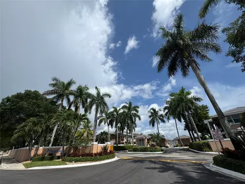 3243 NW 44th St #2, Fort Lauderdale, FL 33309