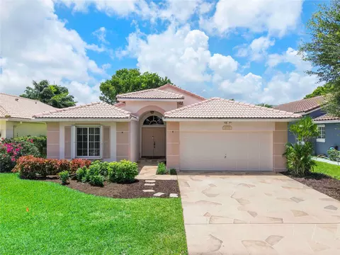 4700 NW 7th Pl, Deerfield Beach, FL 33442