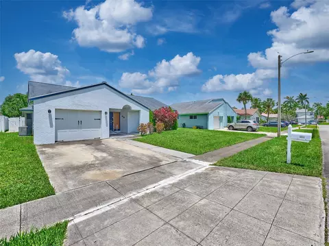 708 SE 3rd Ct, Dania Beach, FL 33004 photo 2