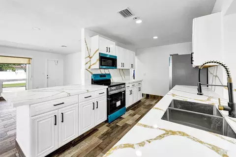 710 N 65th Ave, Hollywood, FL 33024