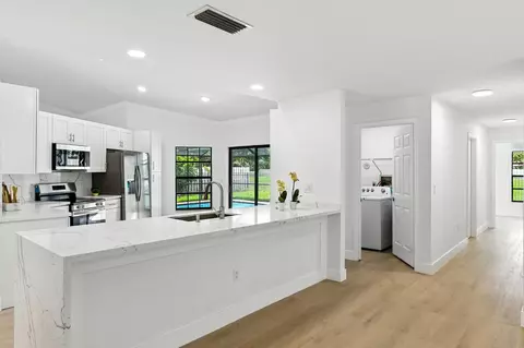 1041 Amherst Ave, Davie, FL 33325