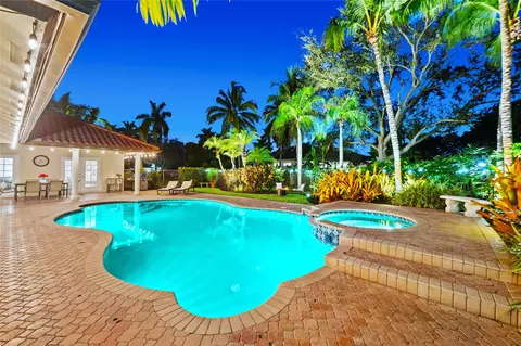 13841 Alexandria Ct, Davie, FL 33325