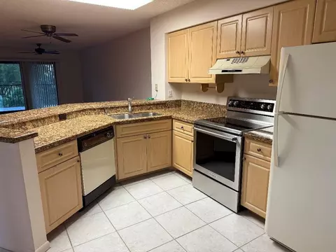 2205 S Cypress Bend Dr #307, Pompano Beach, FL 33069