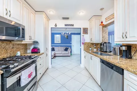 Undisclosed, Margate, FL 33063 photo 17