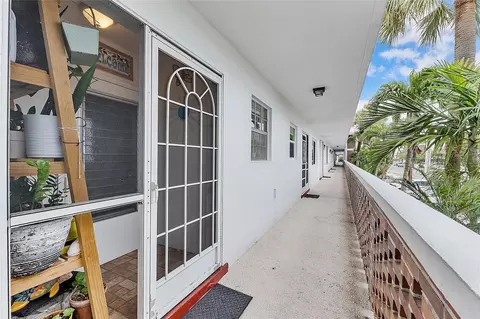 2050 NE 39th St #N202, Lighthouse Point, FL 33064