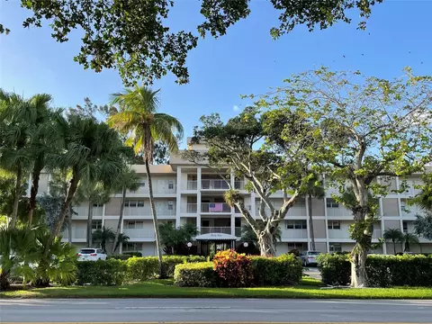 3051 S Palm Aire Dr #204, Pompano Beach, FL 33069